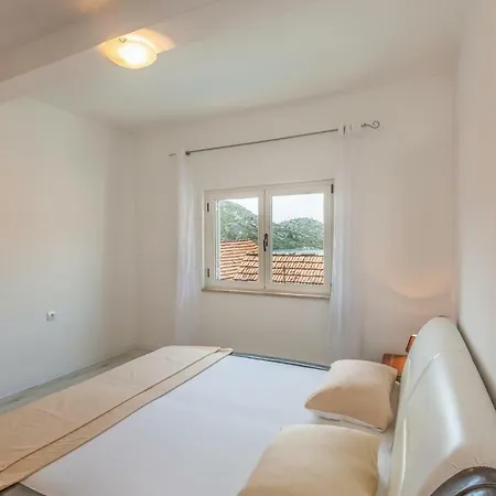 Two-bedroom In Apartamento *
